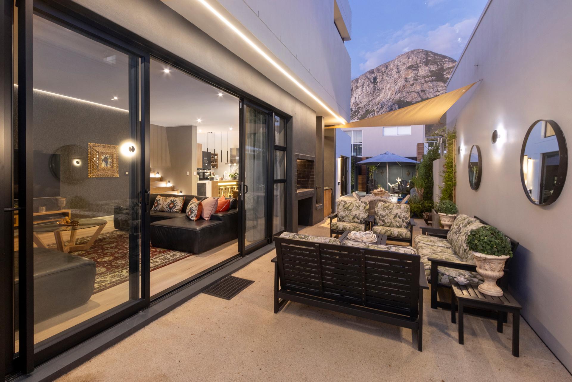 Image 3 of 6
