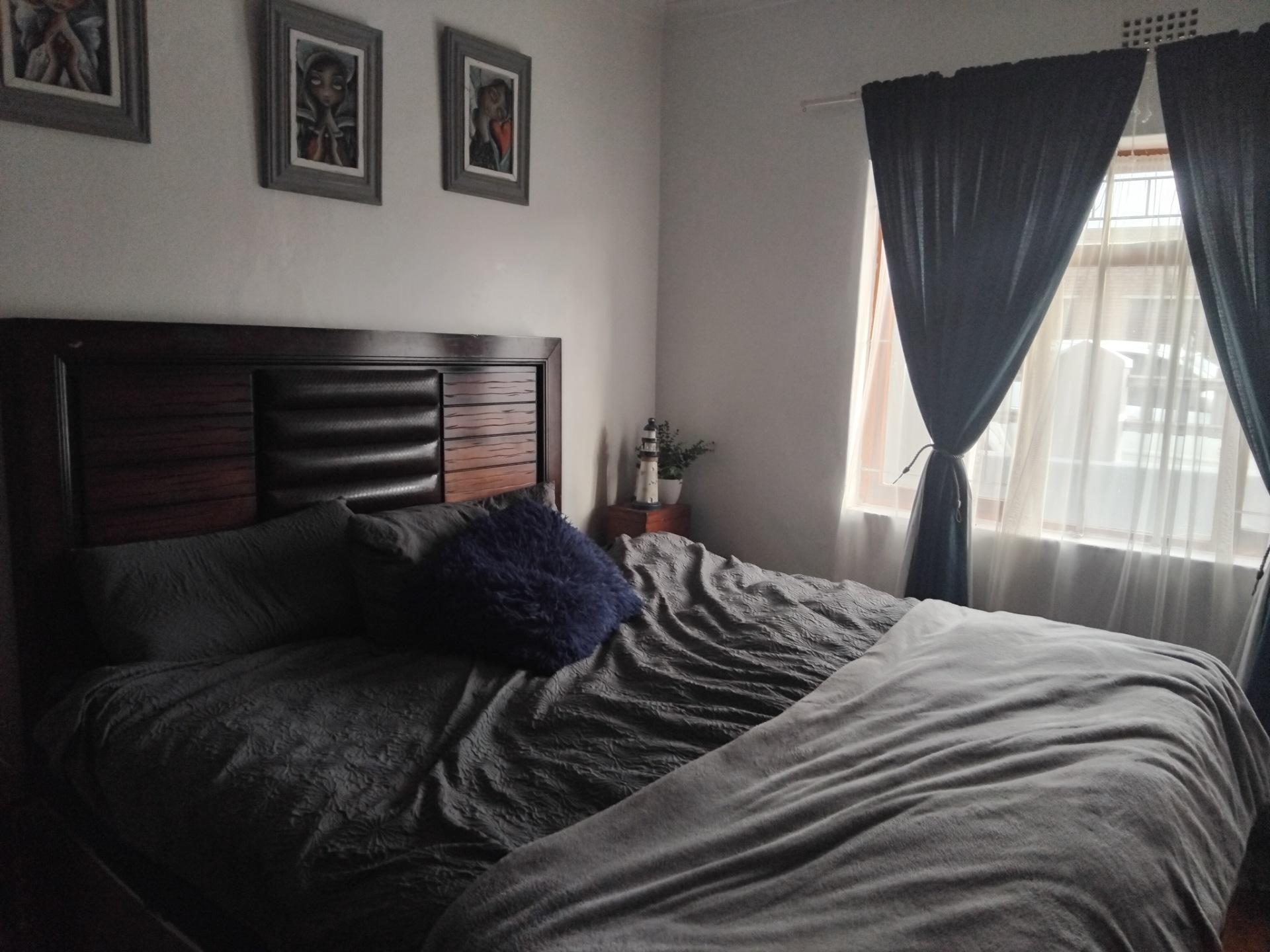 Image 4 of 6