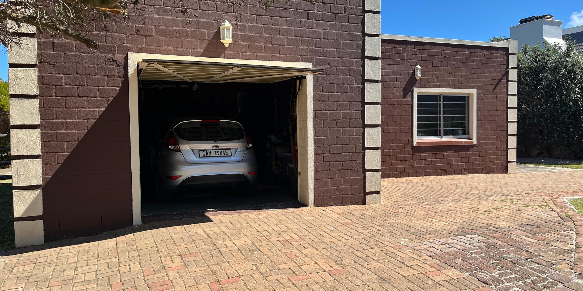 Image 4 of 6
