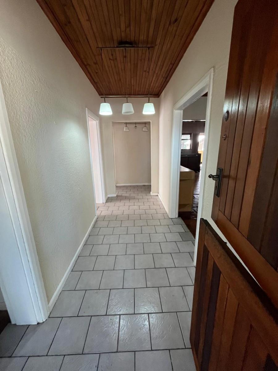 Image 4 of 6