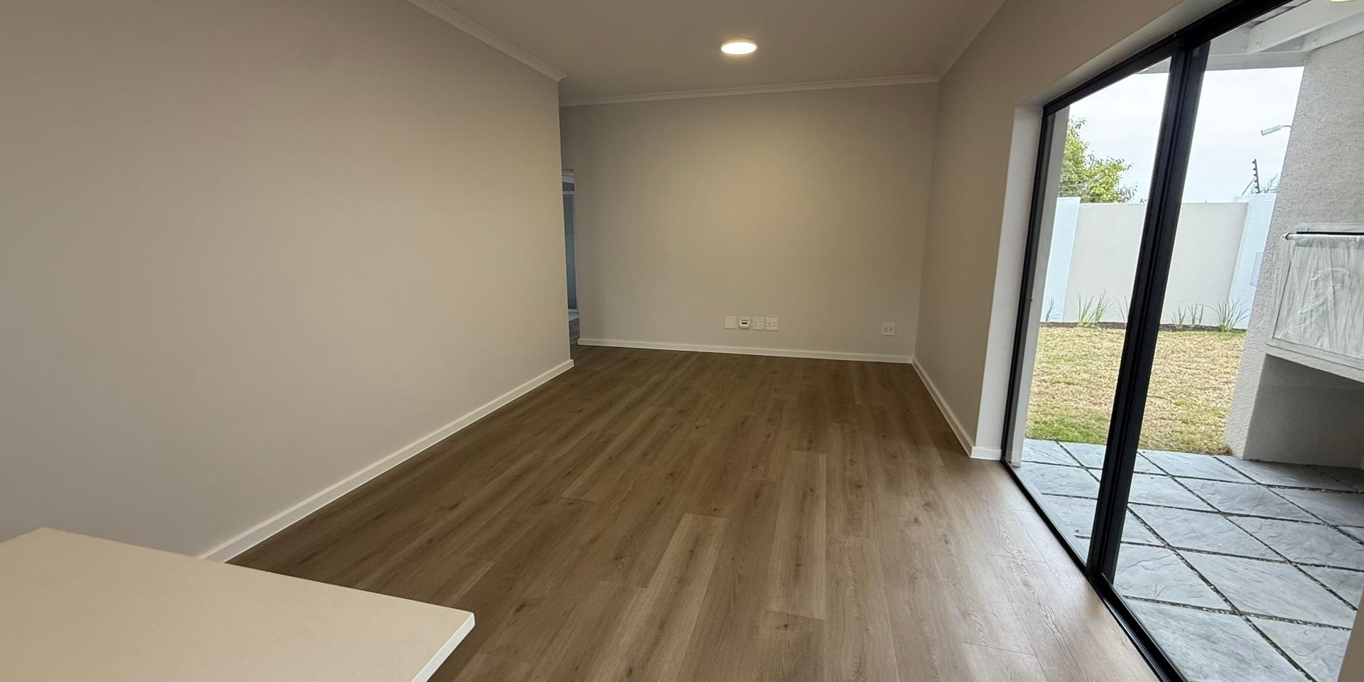 Image 4 of 6