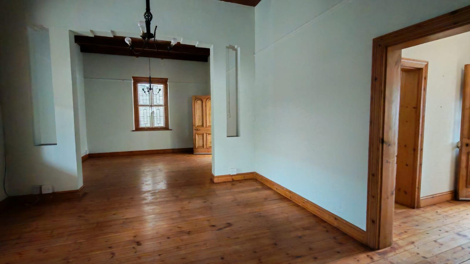 Image 4 of 6