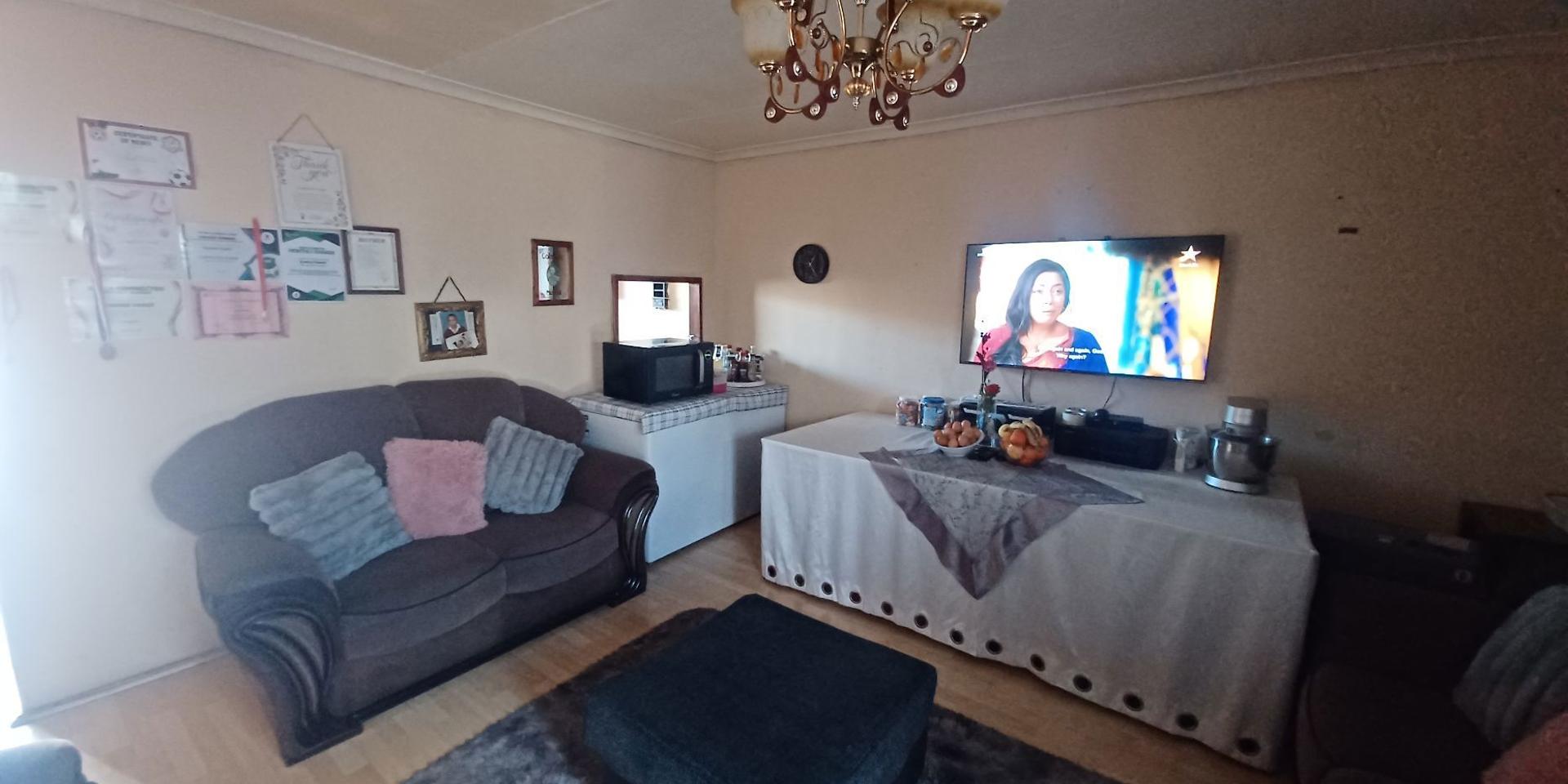 Image 4 of 6