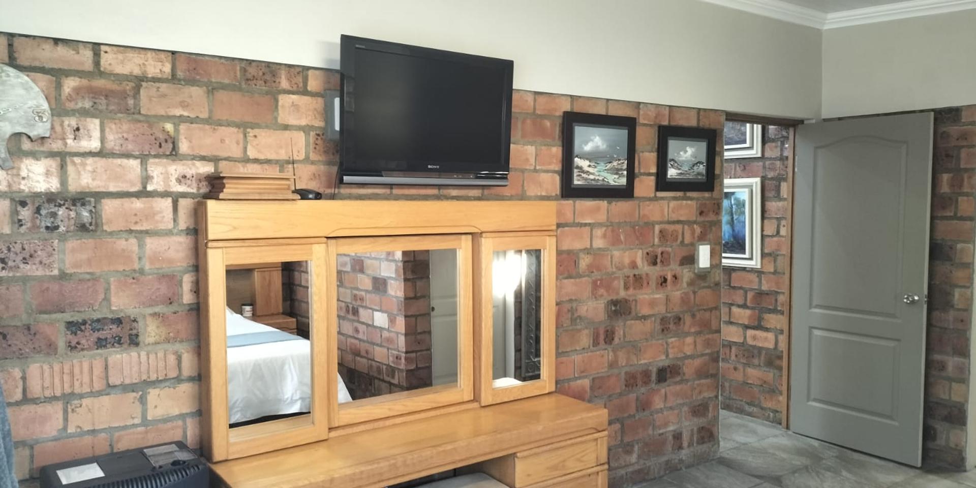 Image 3 of 6
