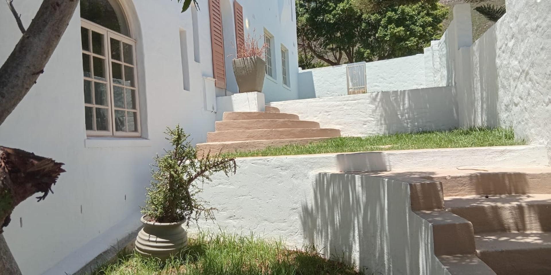 Image 4 of 6