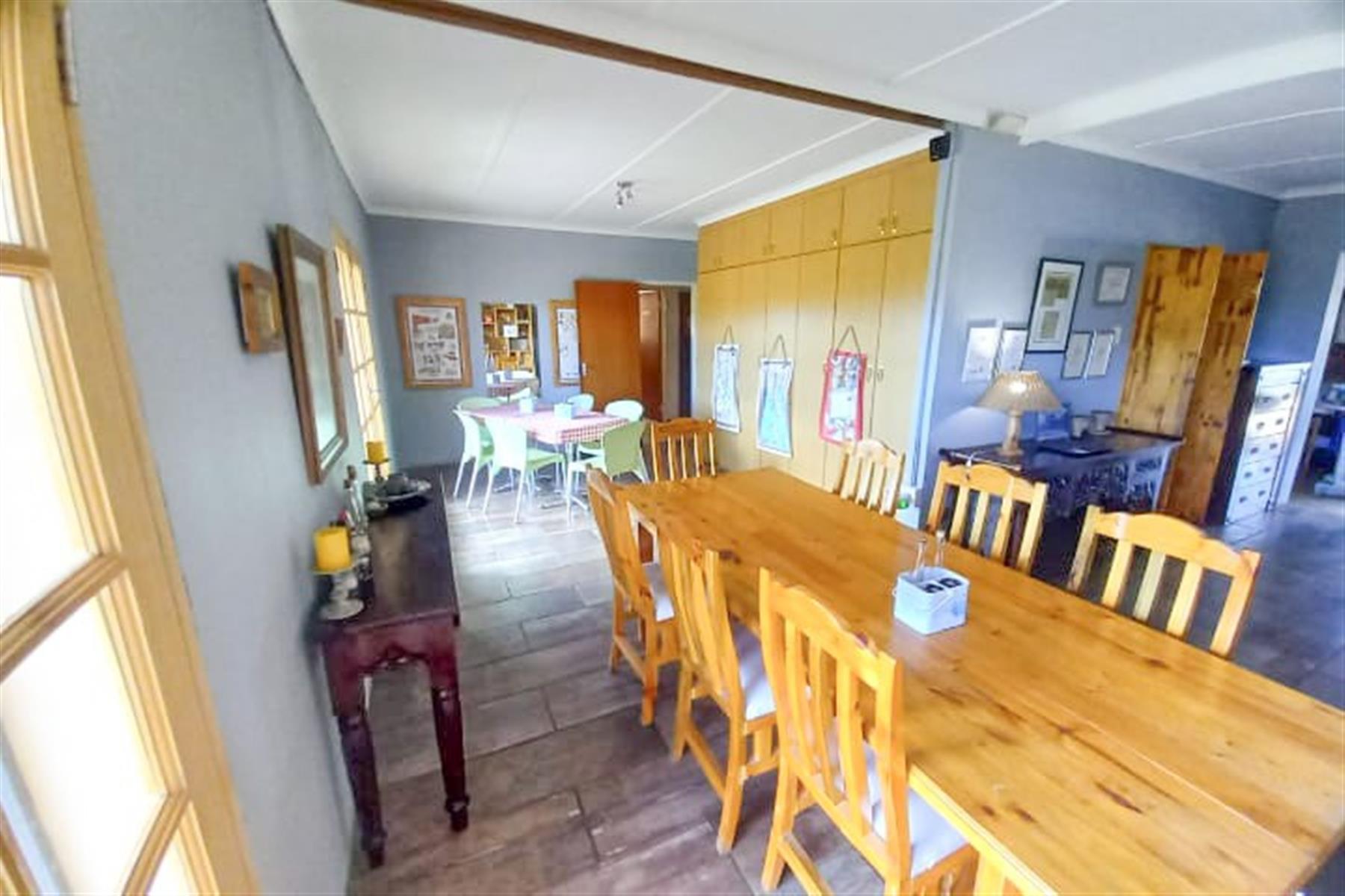 Image 4 of 6