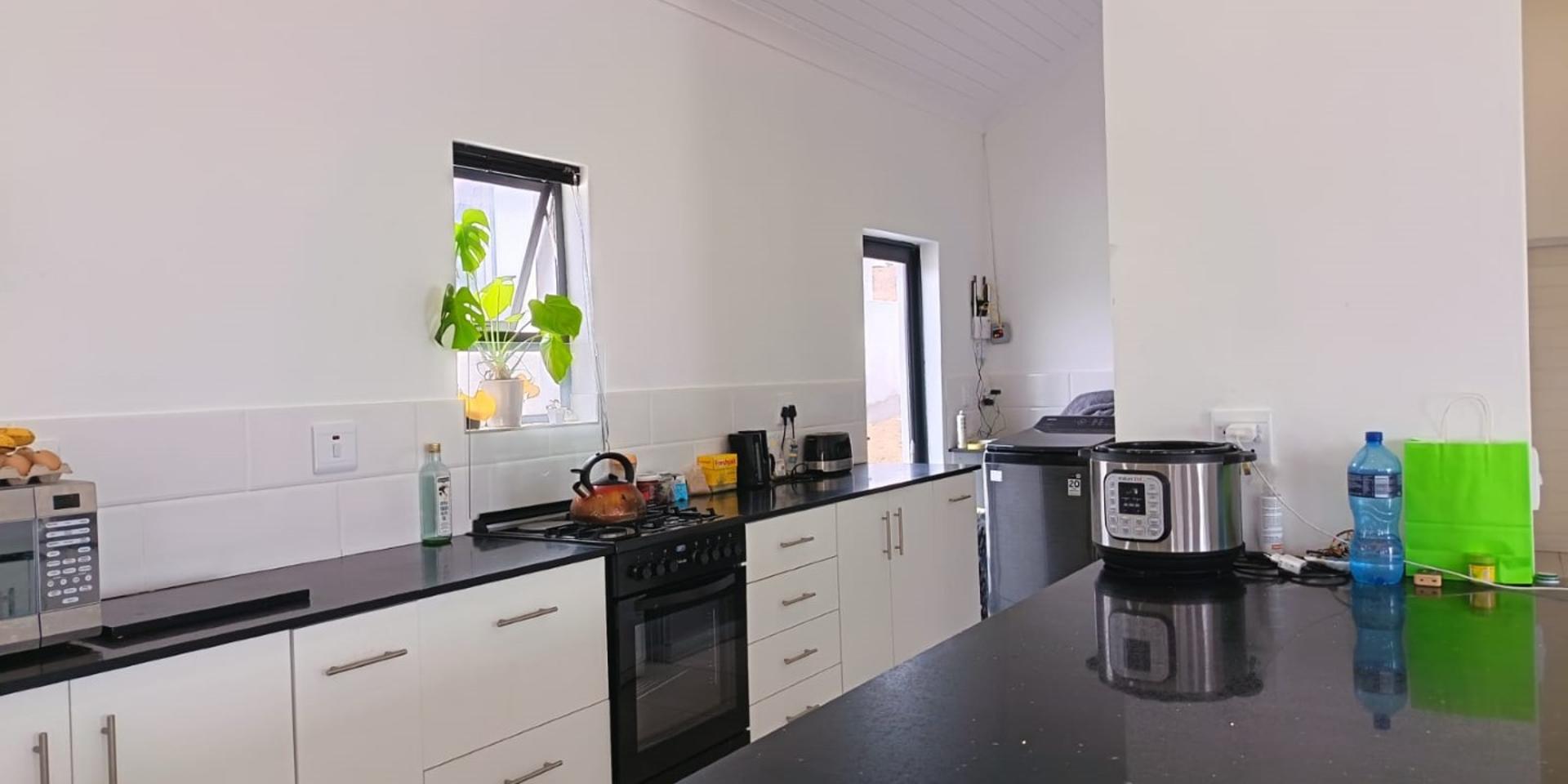 Image 4 of 6
