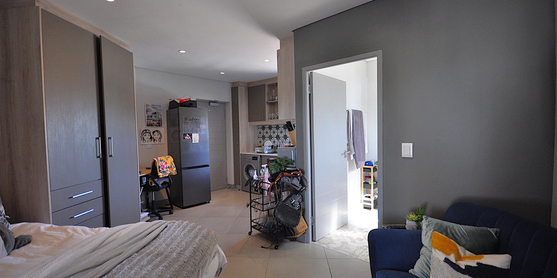 Image 4 of 6