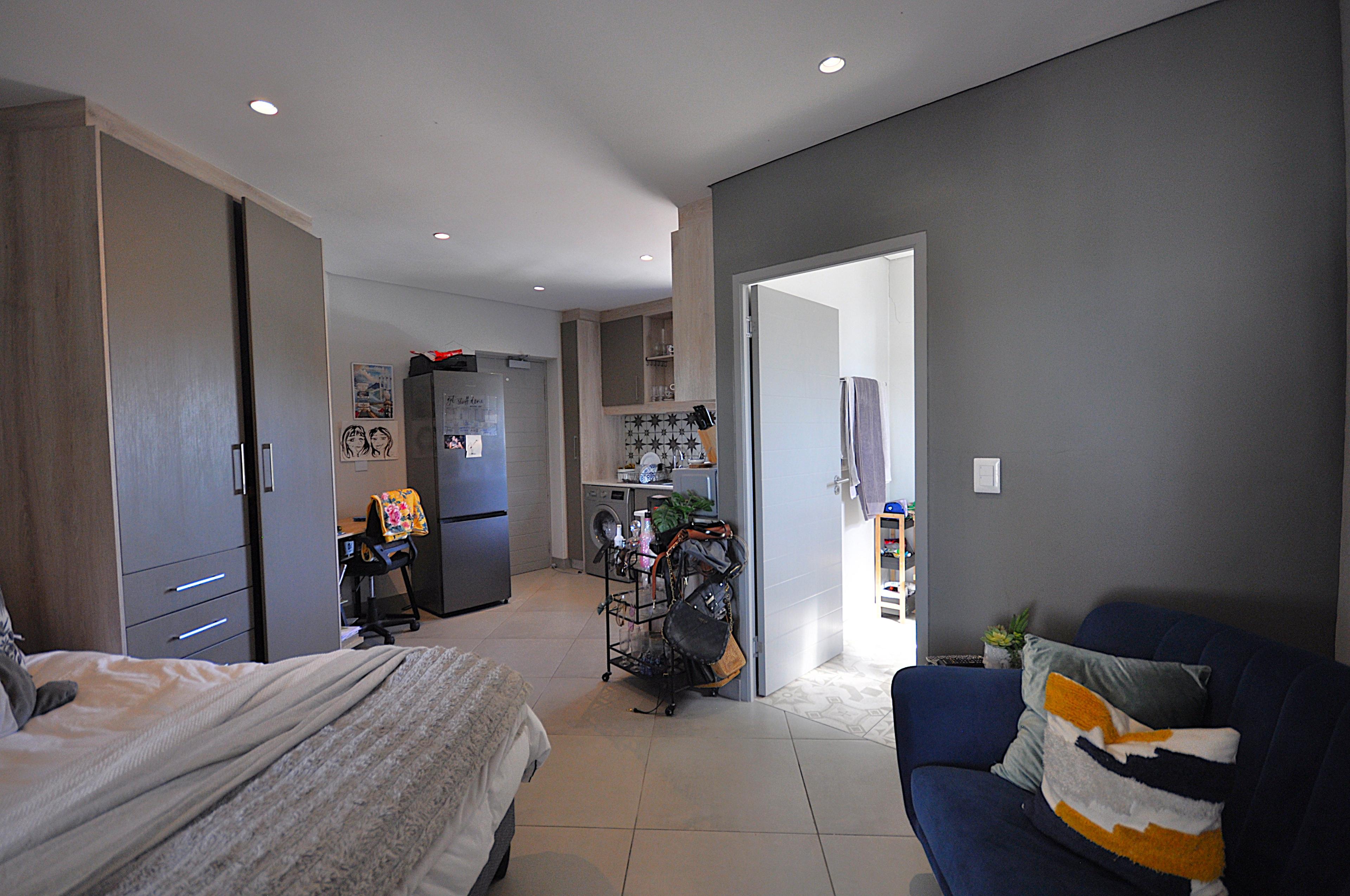 Image 4 of 6