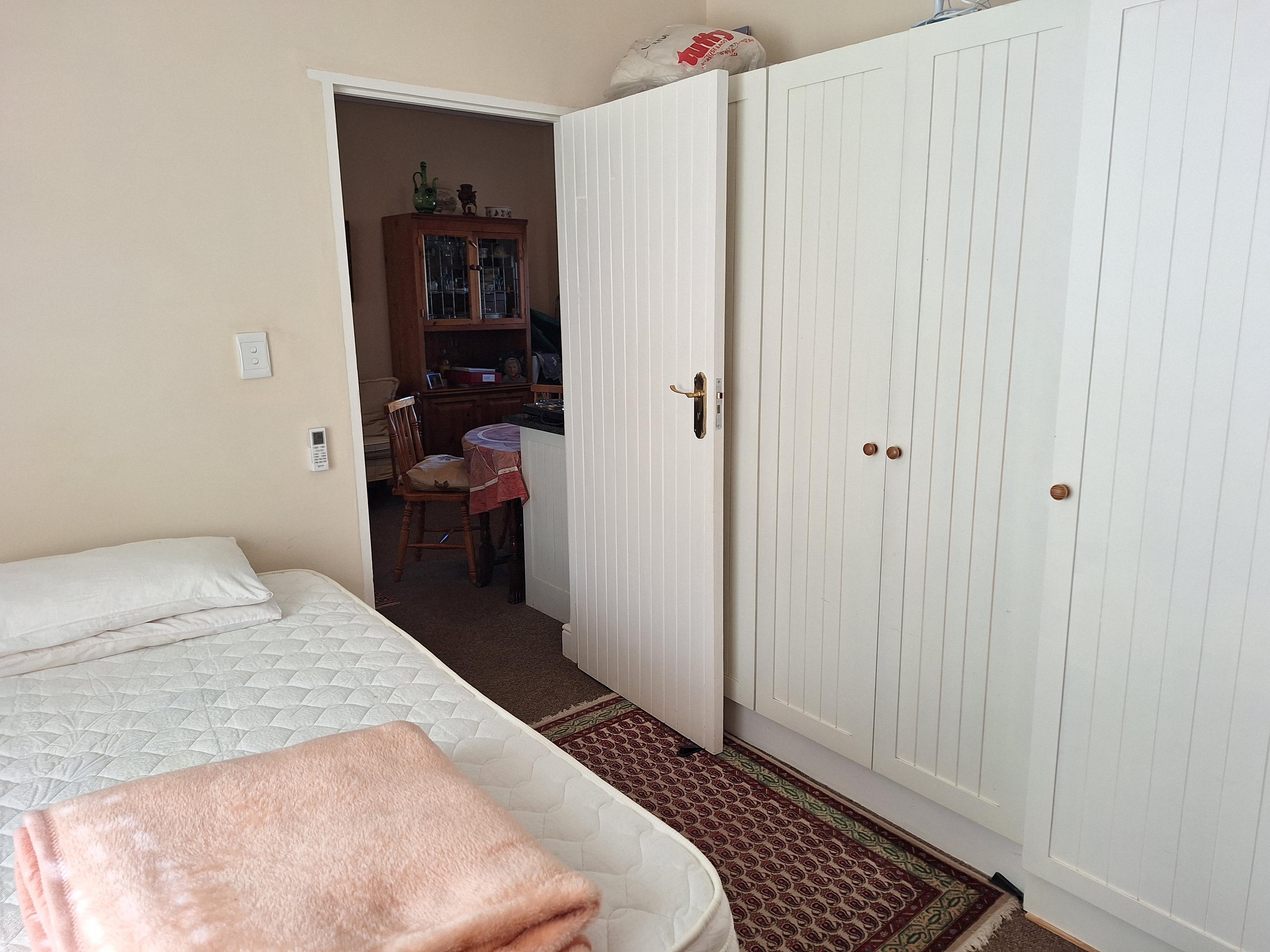 Image 4 of 6