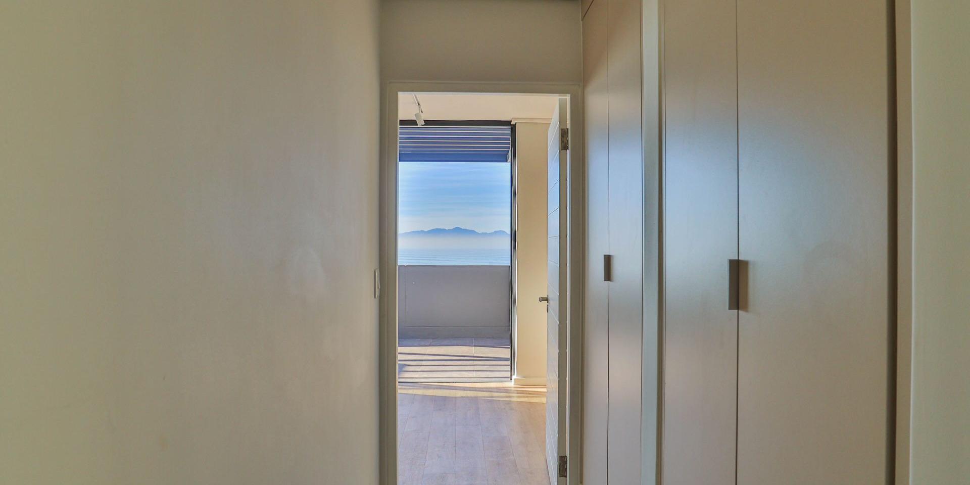 Image 4 of 6