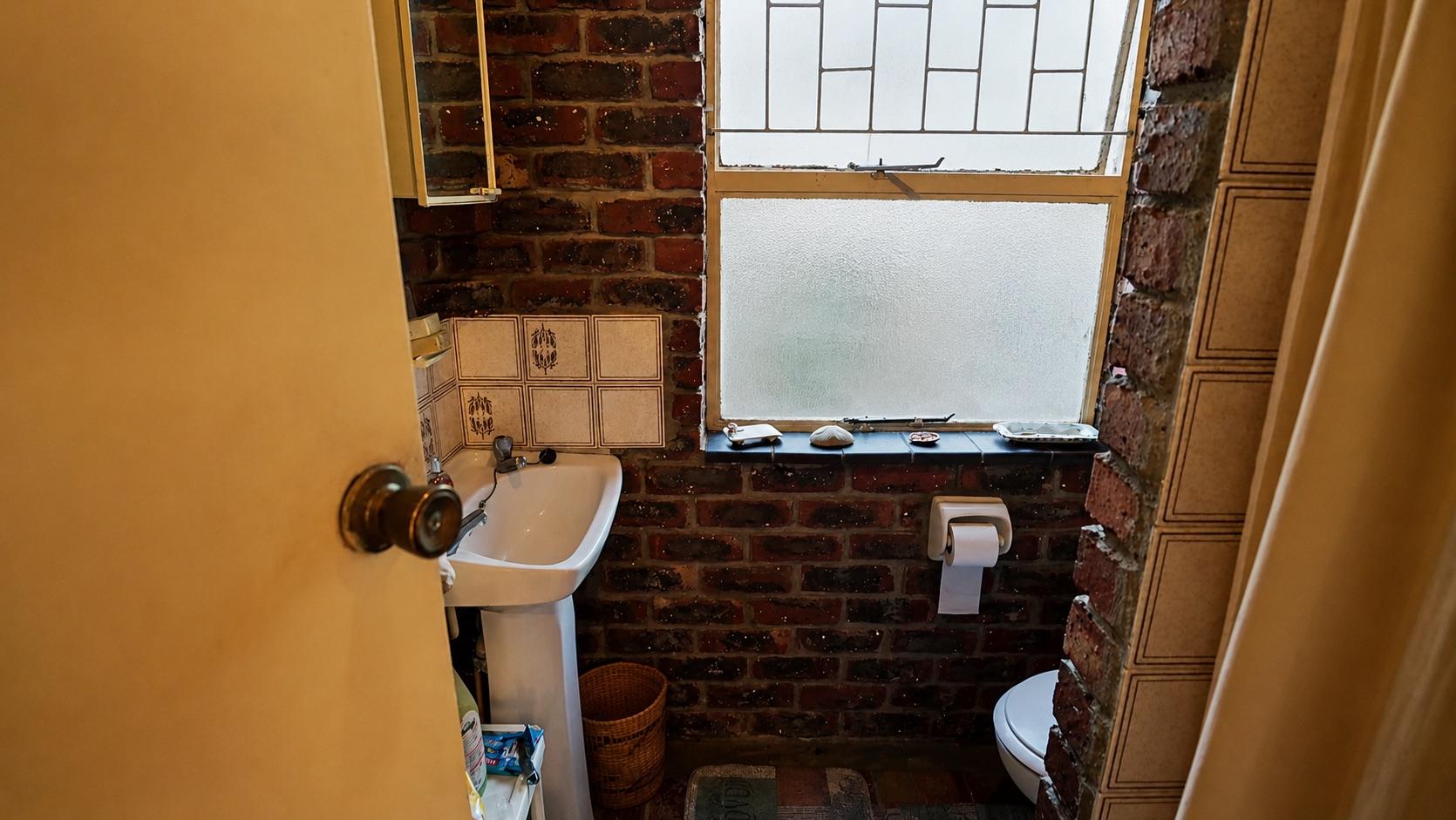 Image 2 of 6