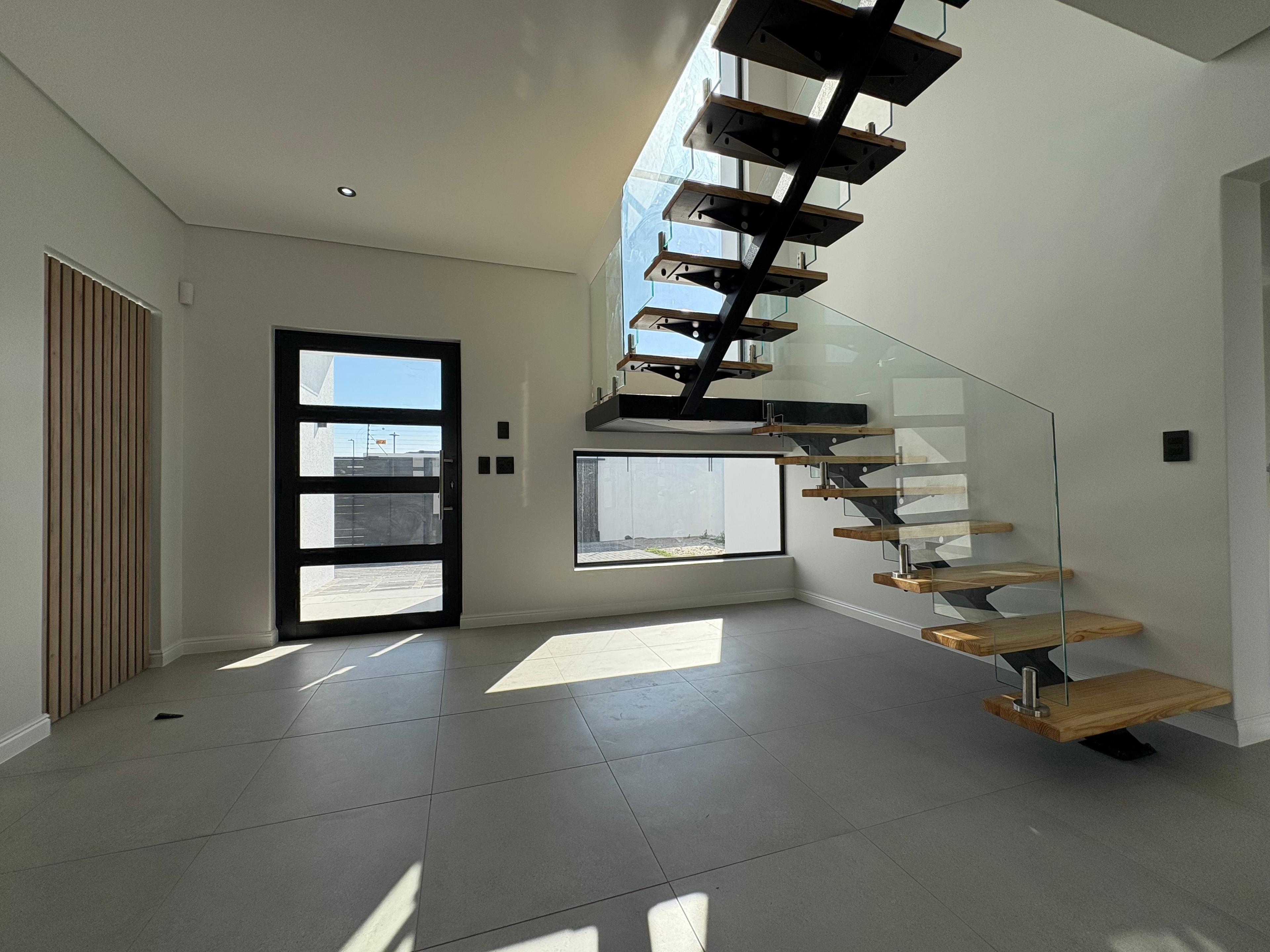 Image 4 of 6