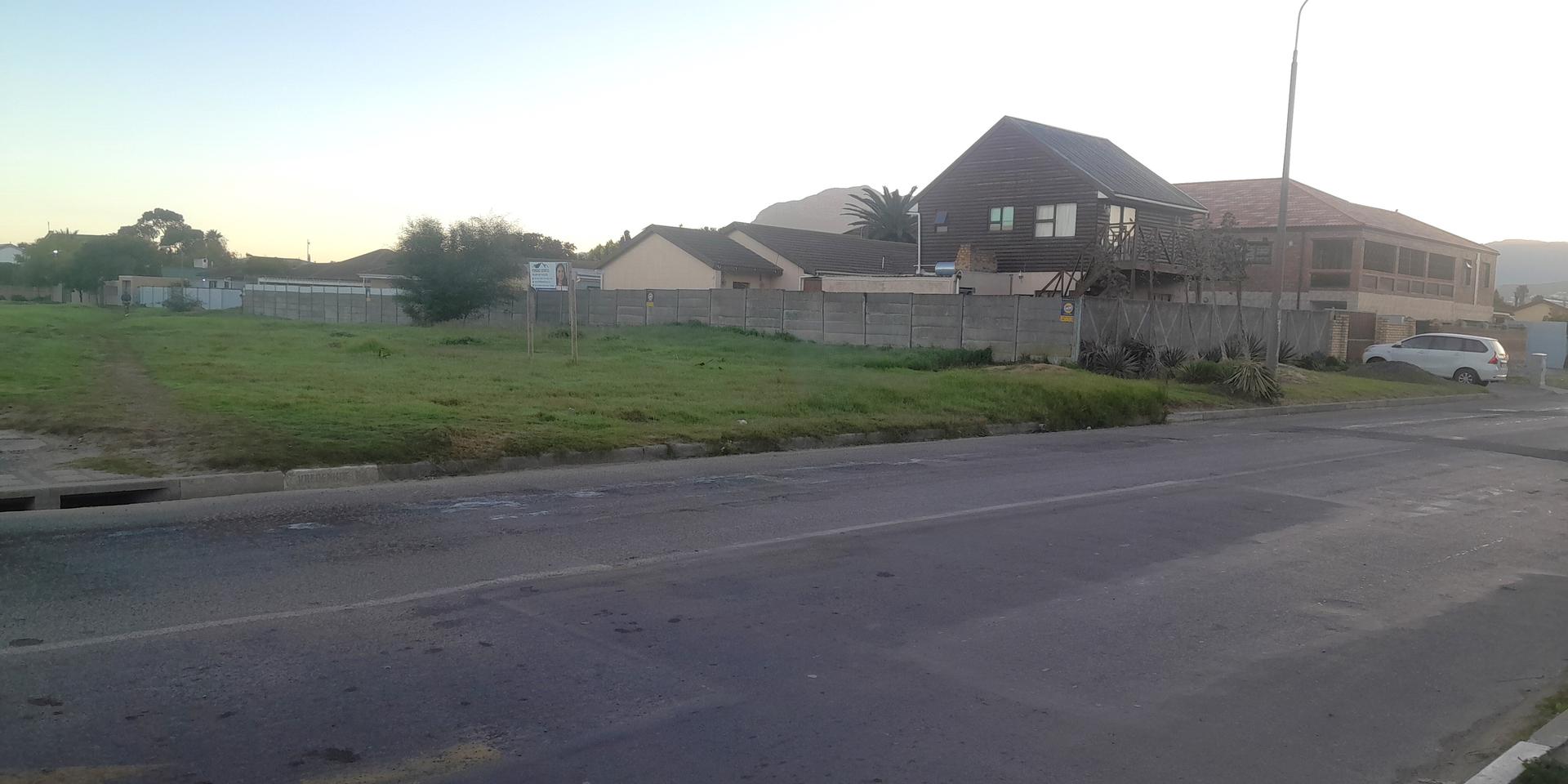 Image 2 of 6