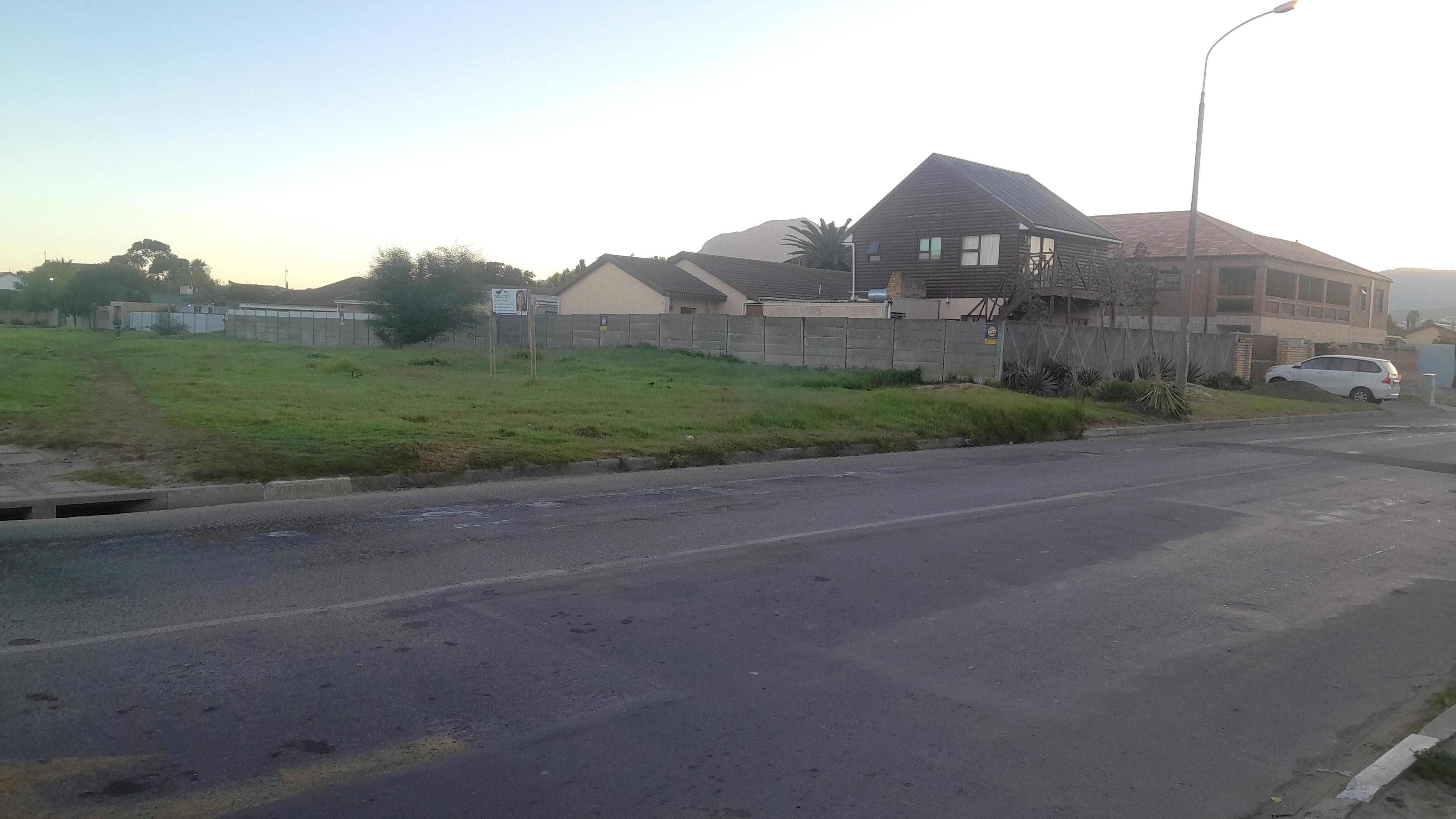 Image 2 of 6