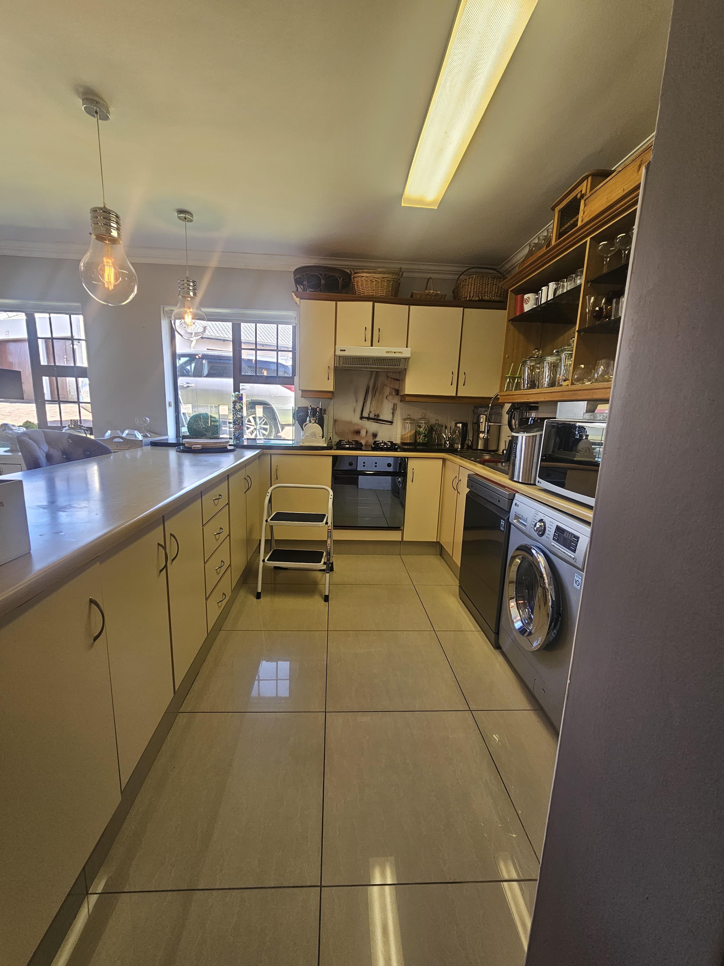 Image 4 of 6