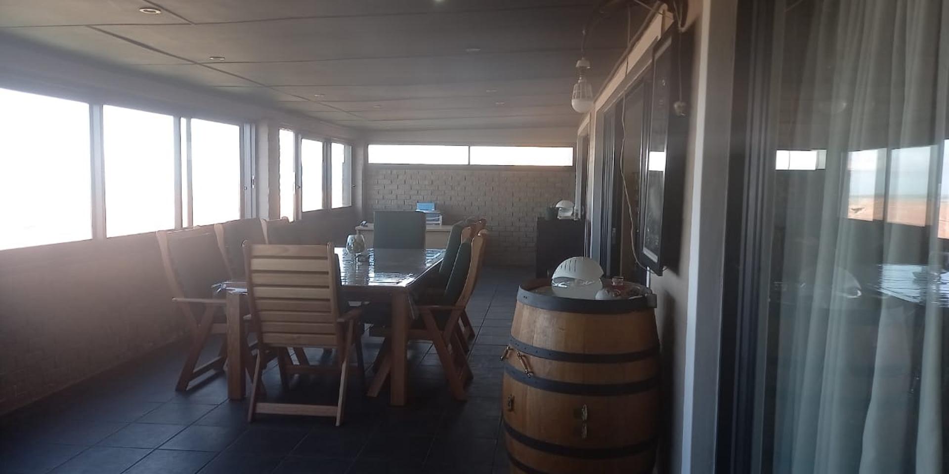 Image 4 of 6