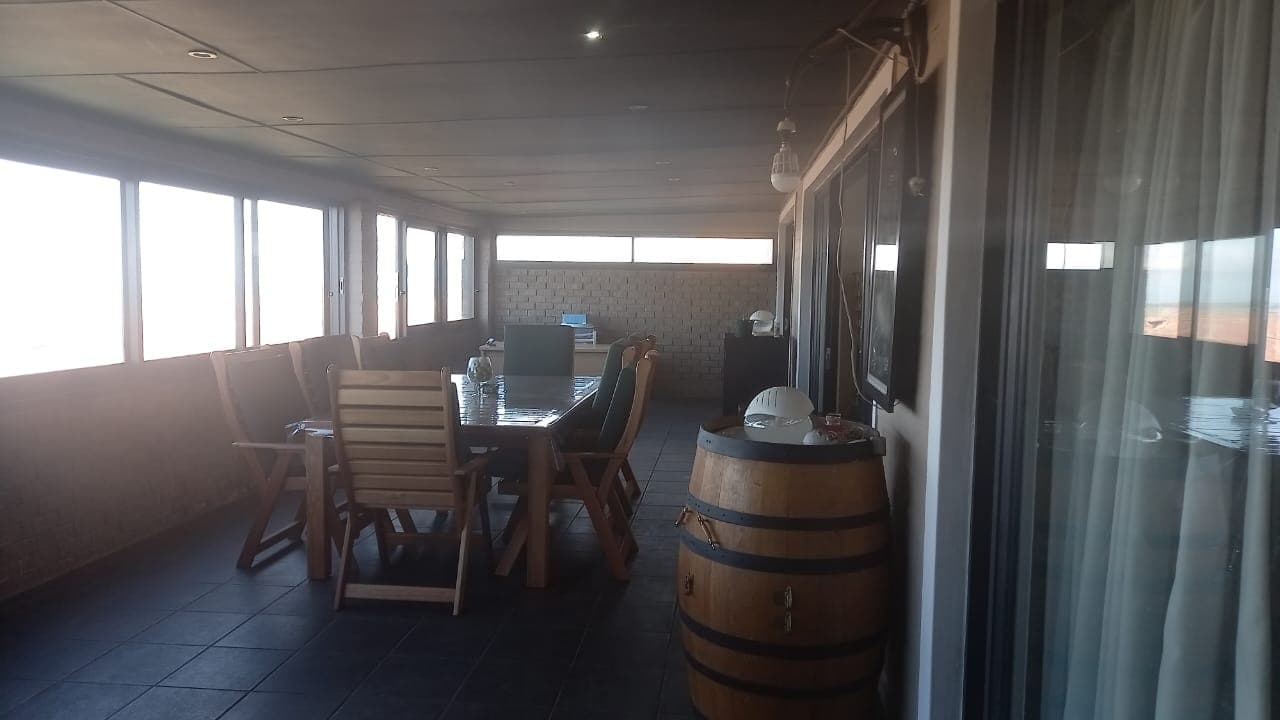 Image 4 of 6