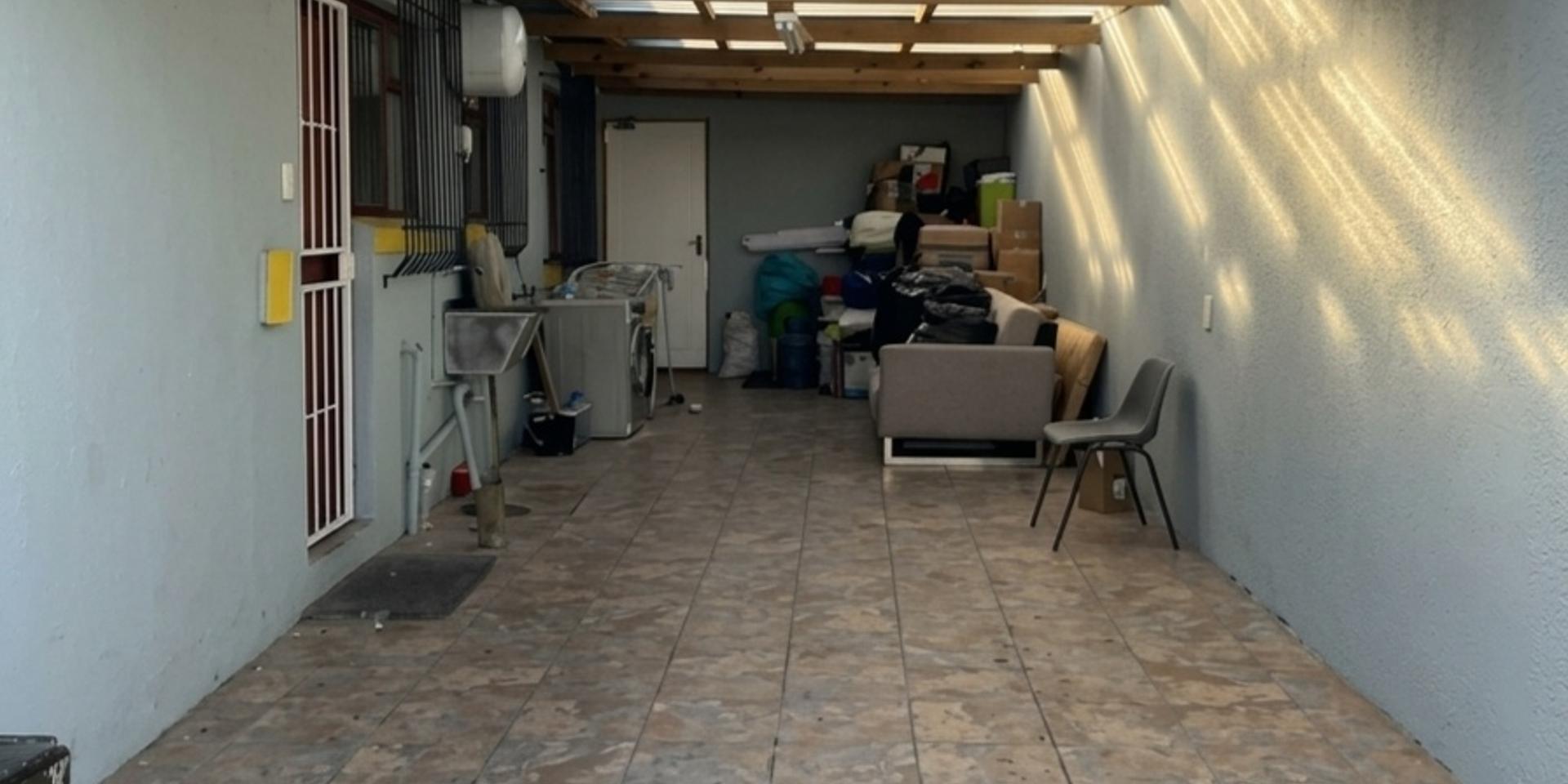 Image 3 of 6