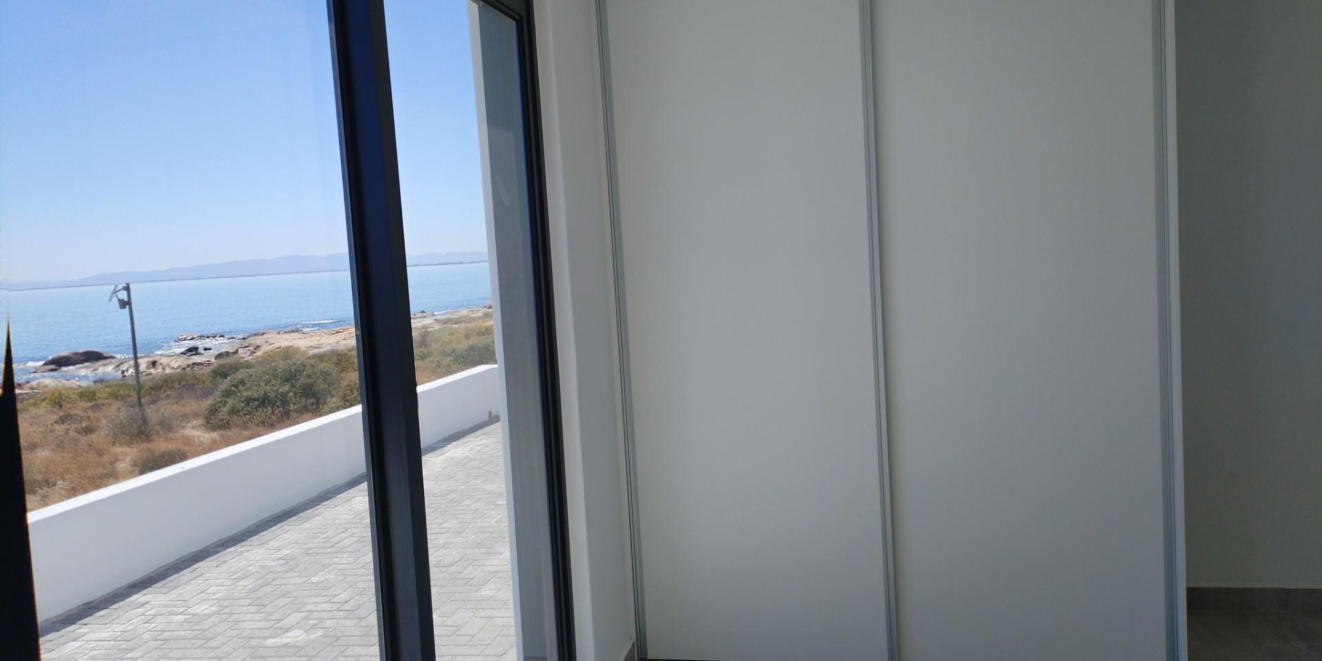 Image 4 of 6