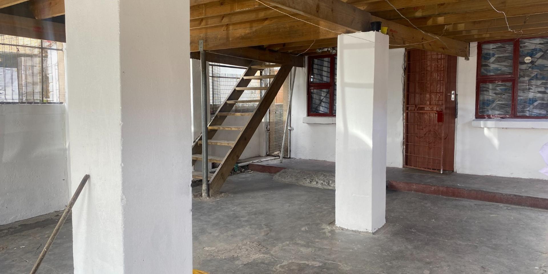 Image 4 of 6