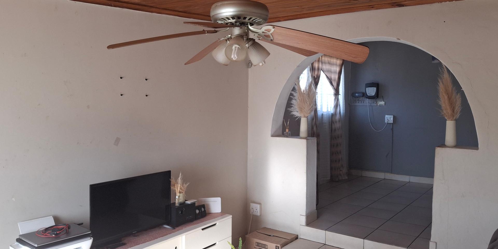 Image 4 of 6