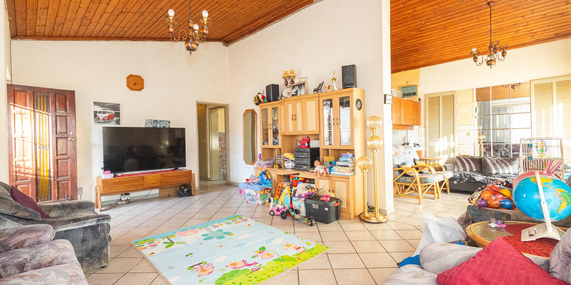 Image 4 of 6