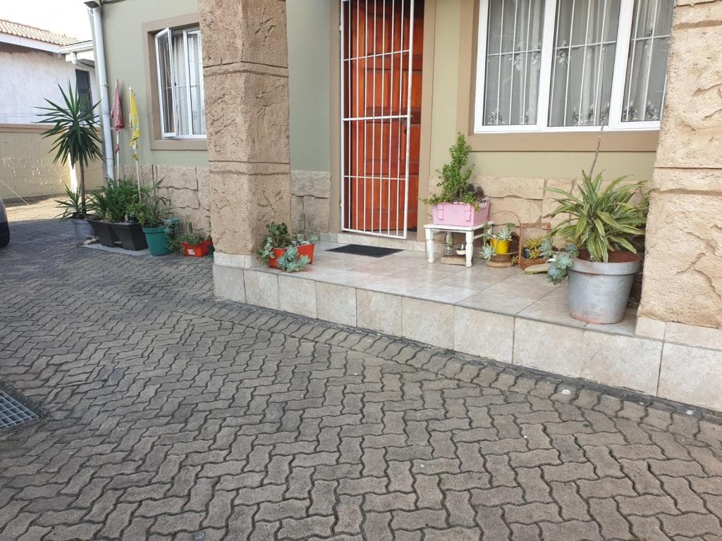Image 1 of 6