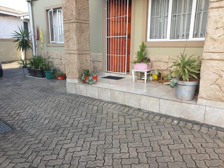 Main property image