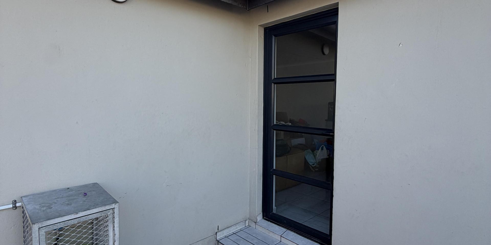 Image 2 of 6