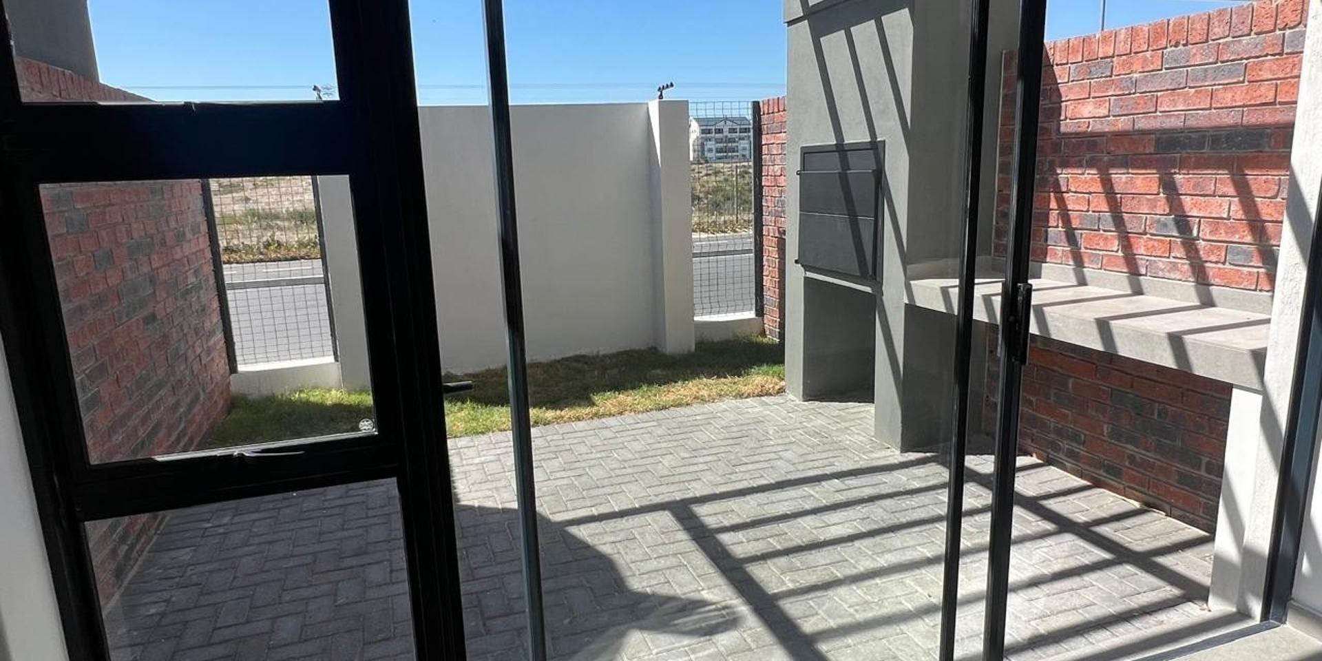 Image 4 of 6