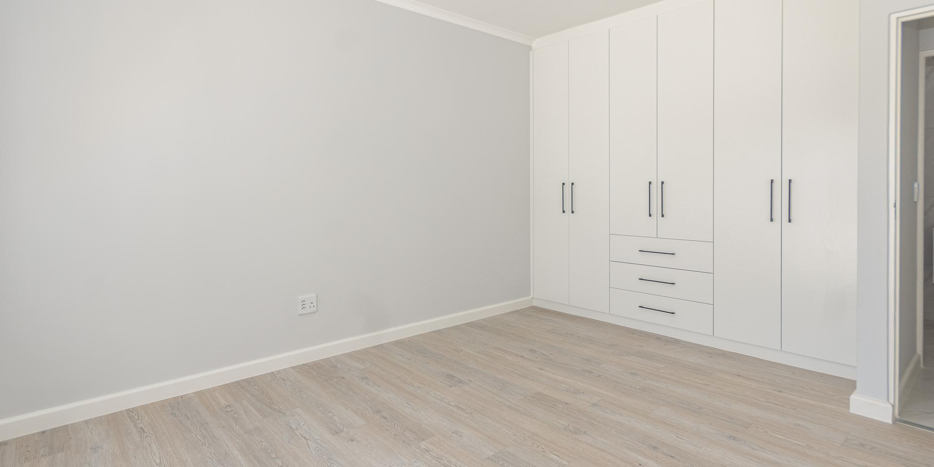Image 4 of 6