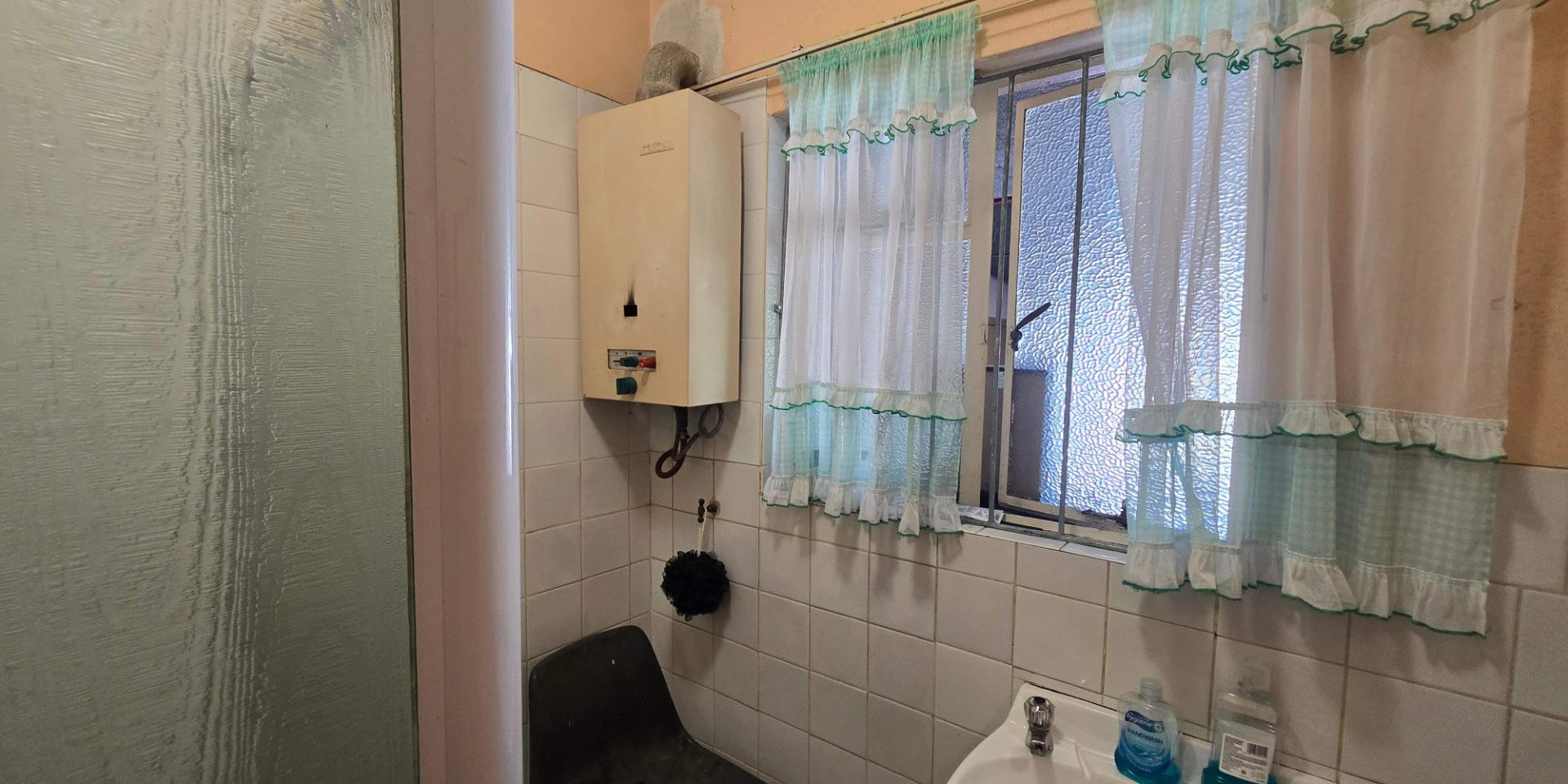 Image 2 of 6