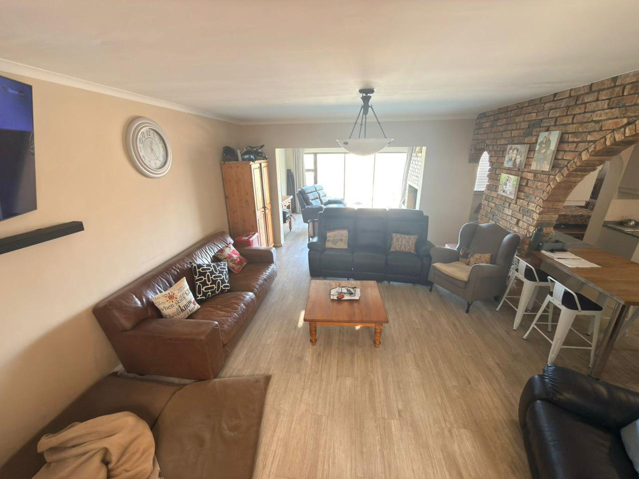 Image 4 of 6