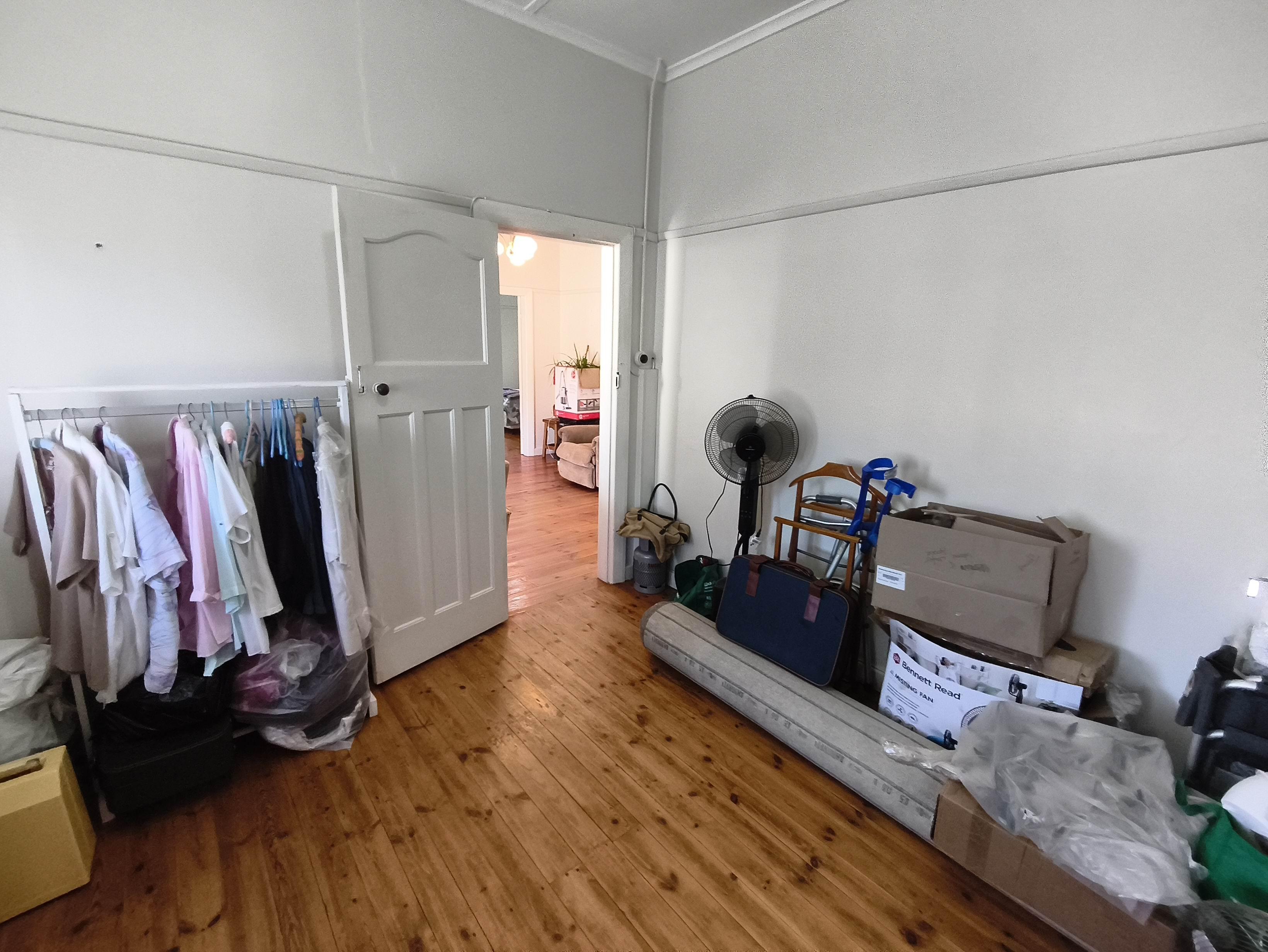Image 4 of 6