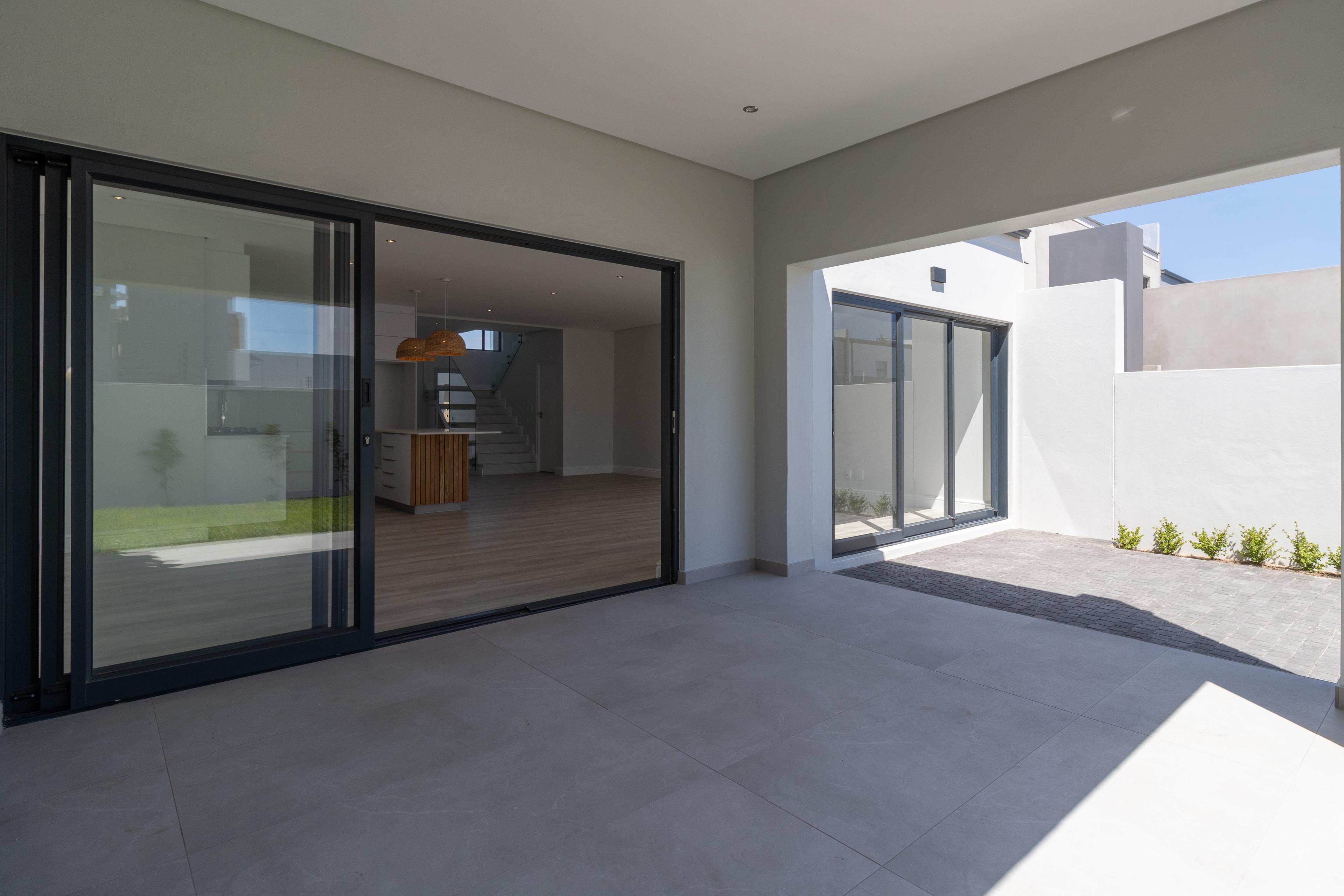 Image 4 of 6