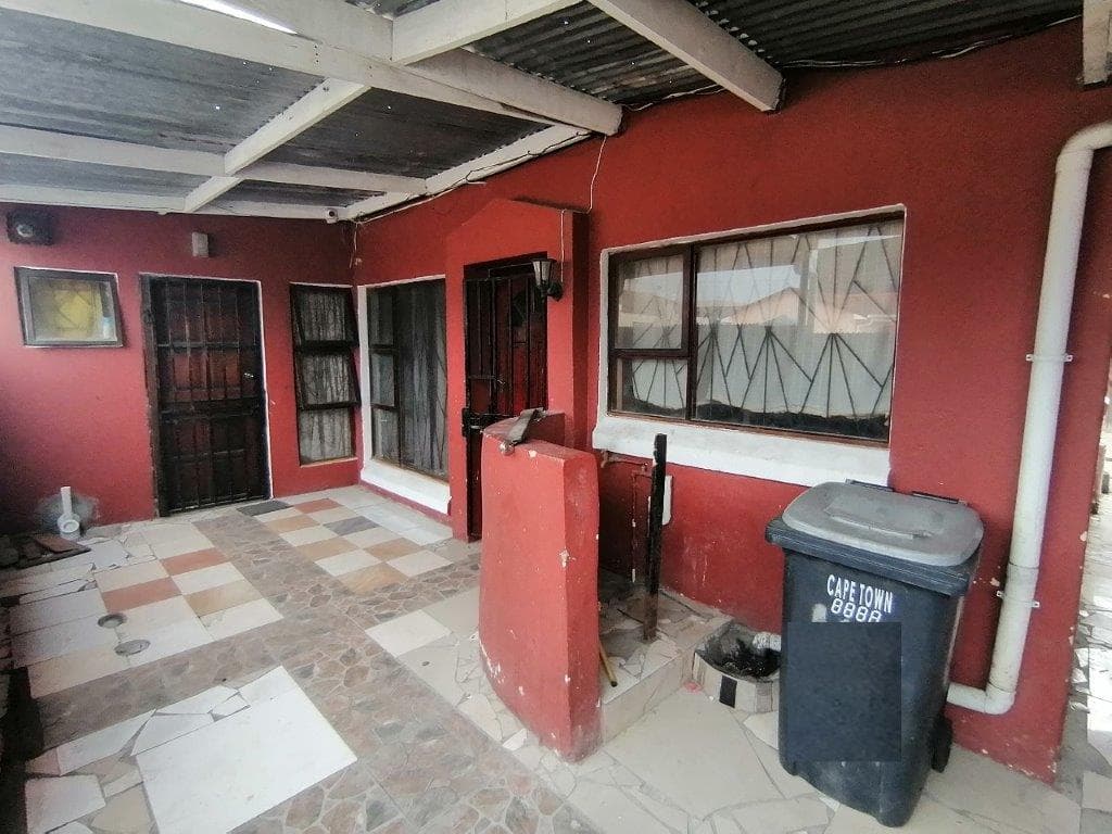 Image 2 of 6