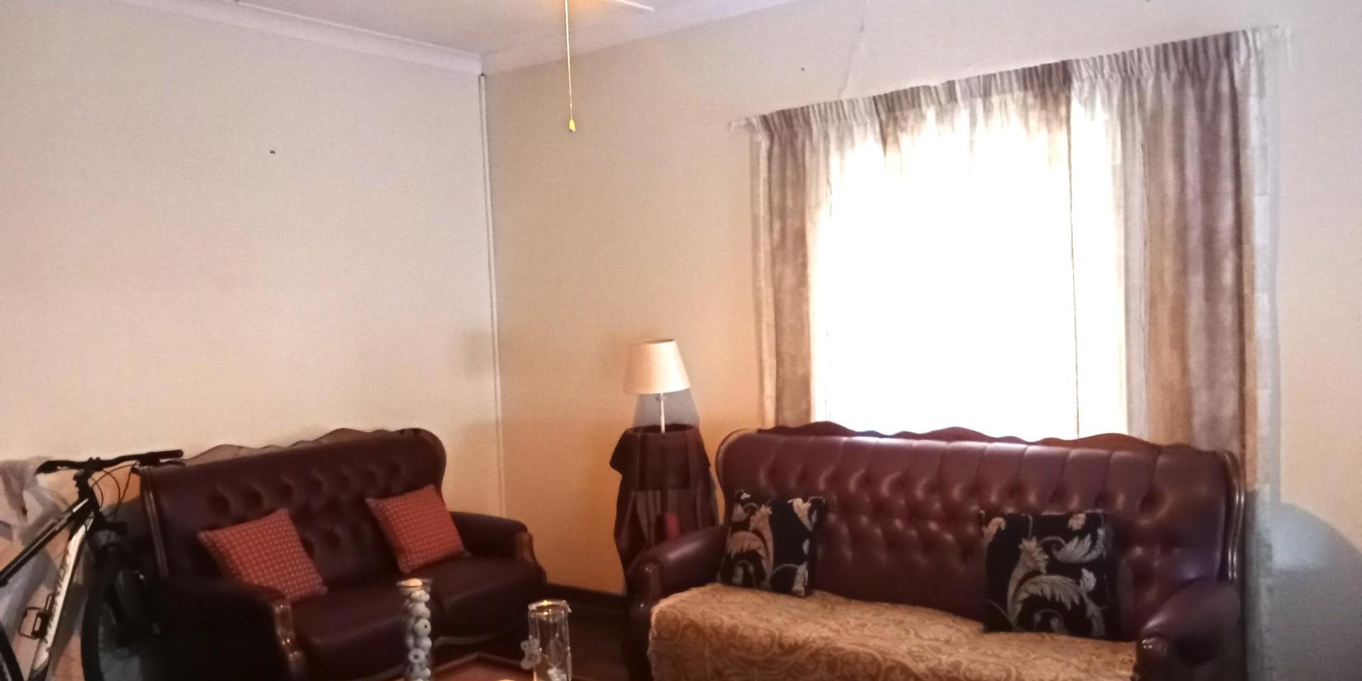 Image 4 of 6