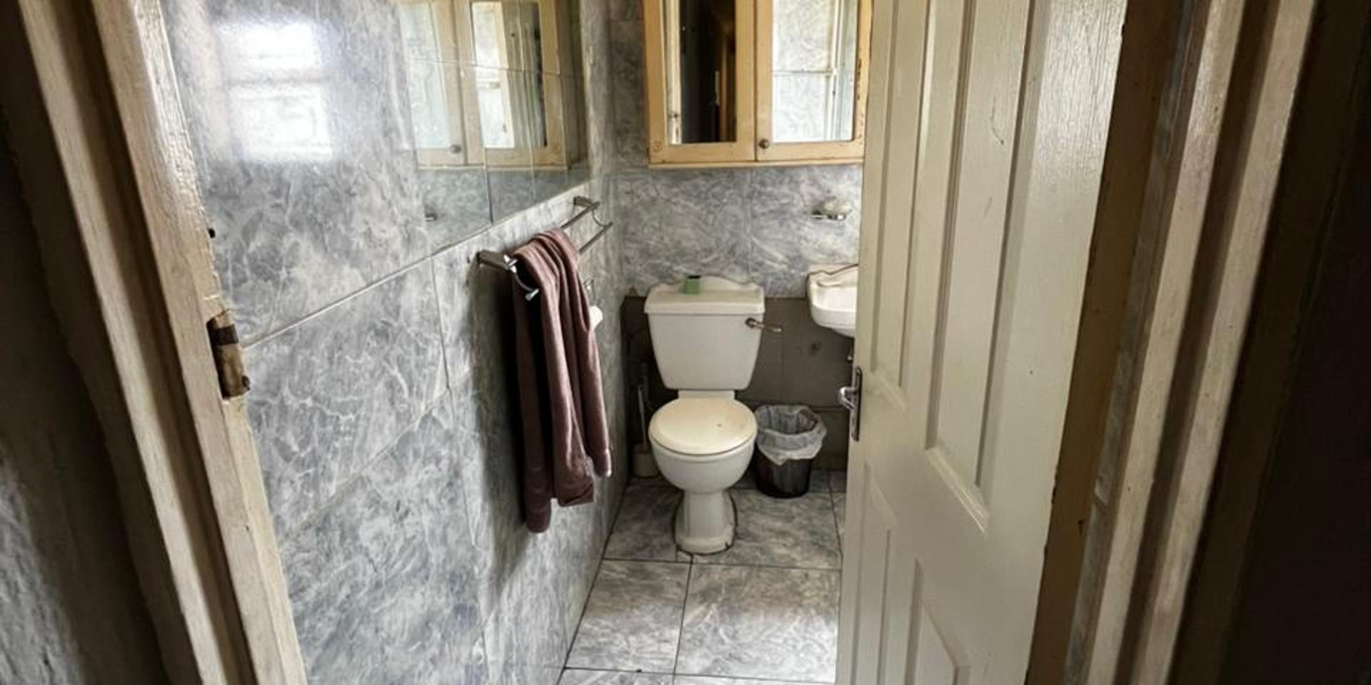 Image 4 of 6