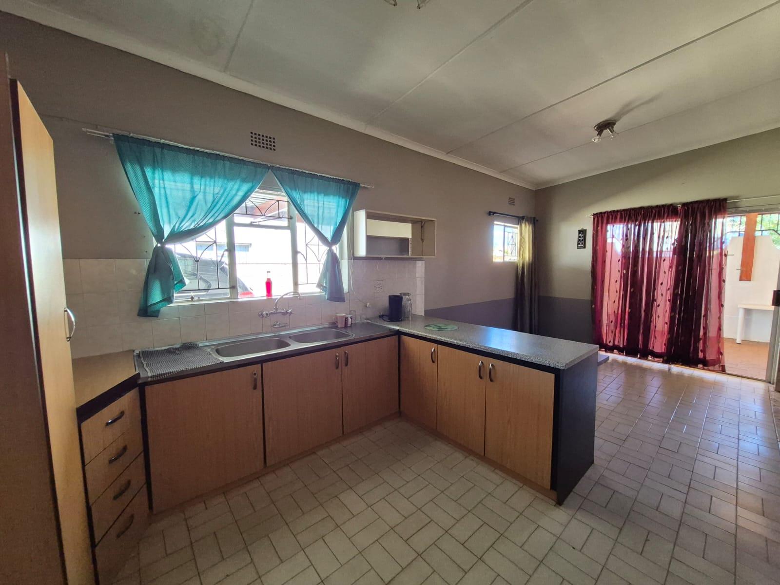 Image 2 of 6