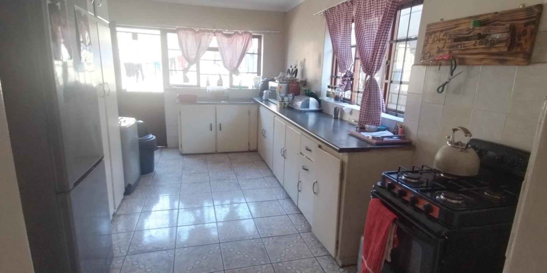 Image 4 of 6