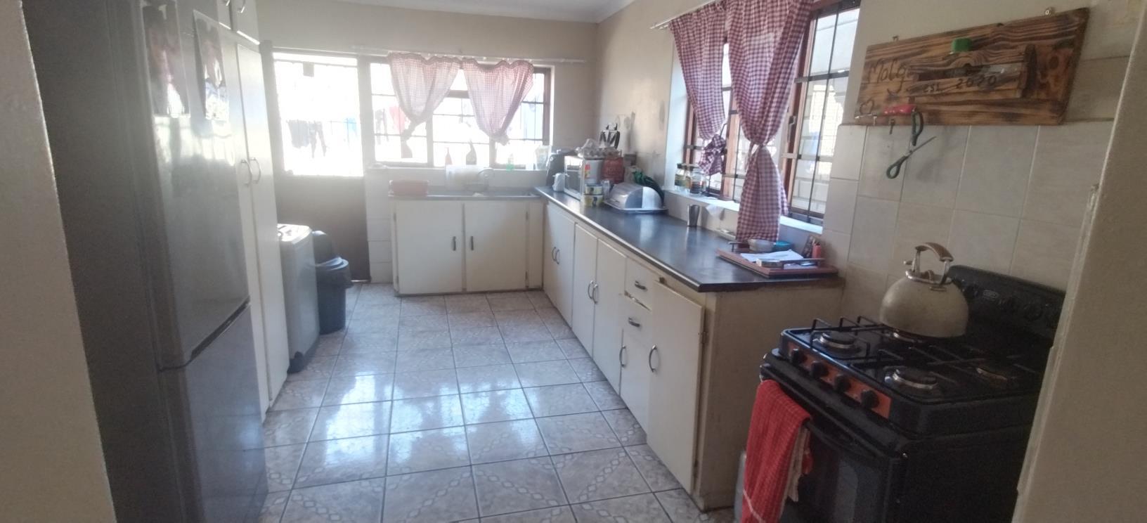 Image 4 of 6