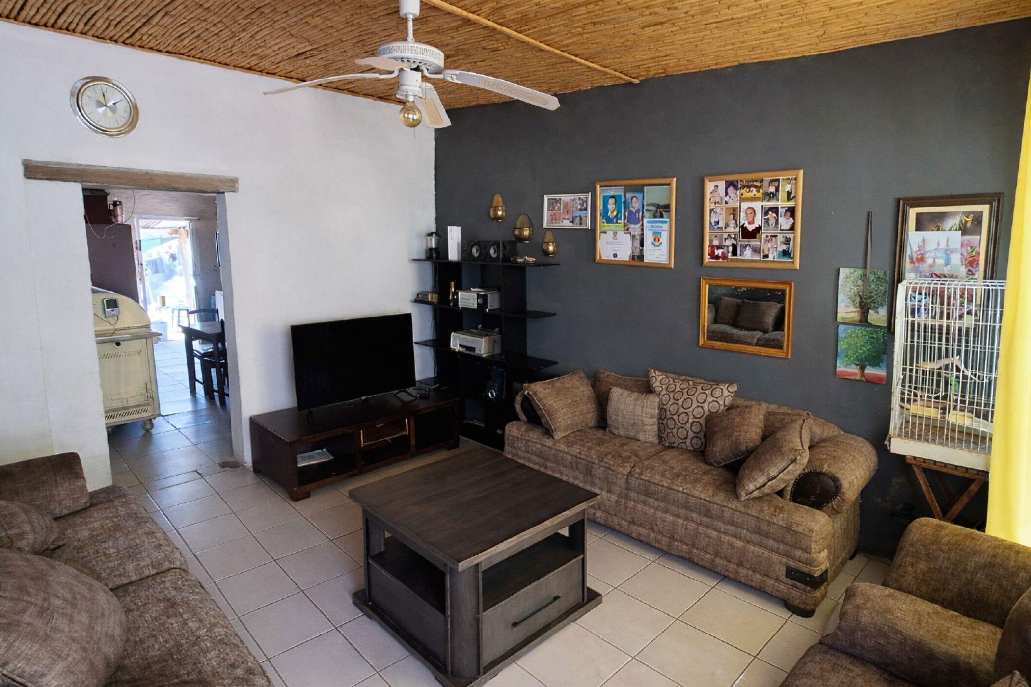 Image 4 of 6