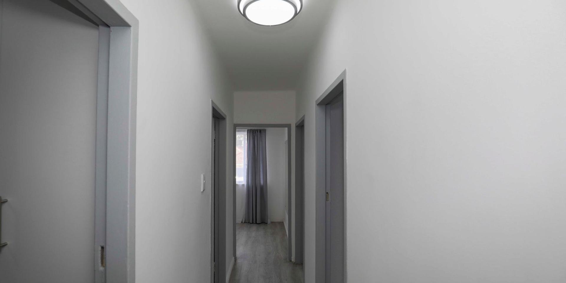 Image 5 of 6