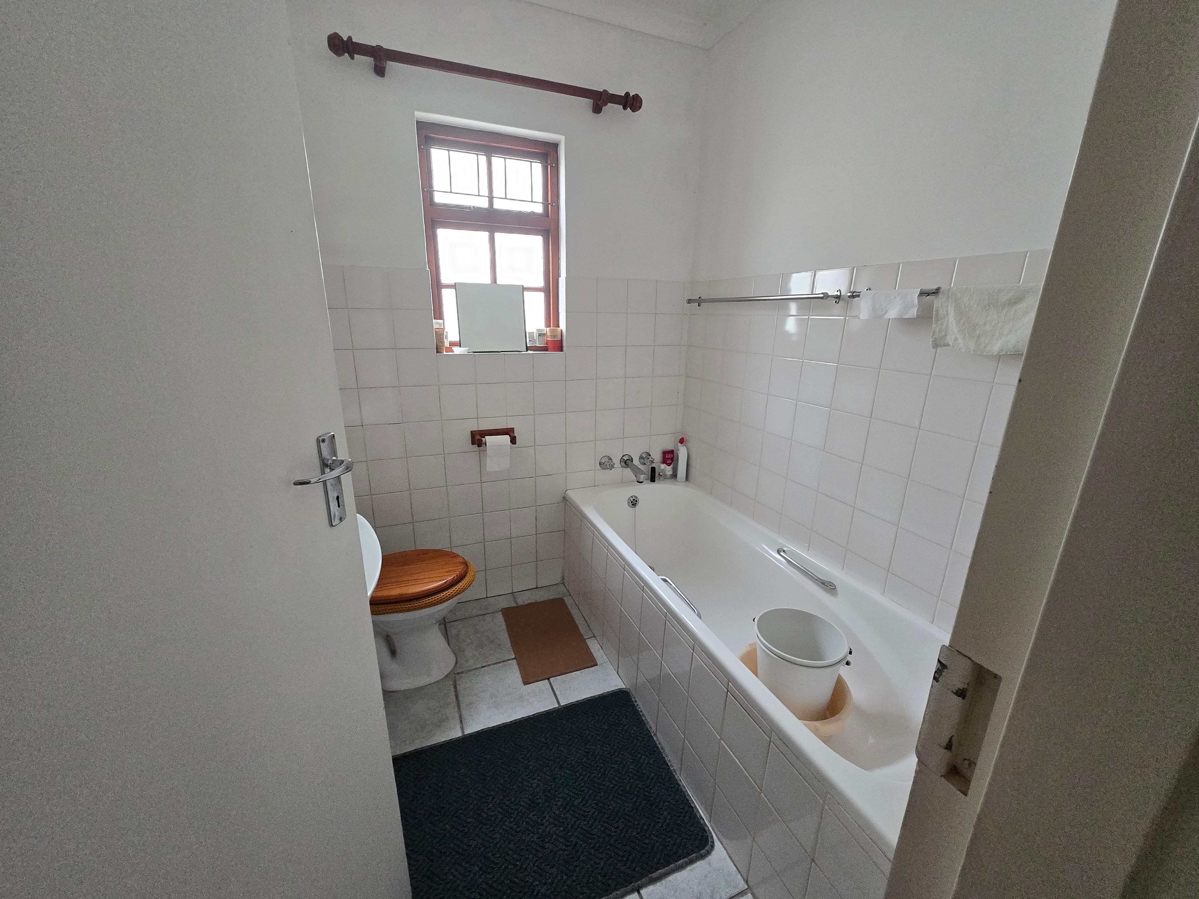 Image 4 of 6