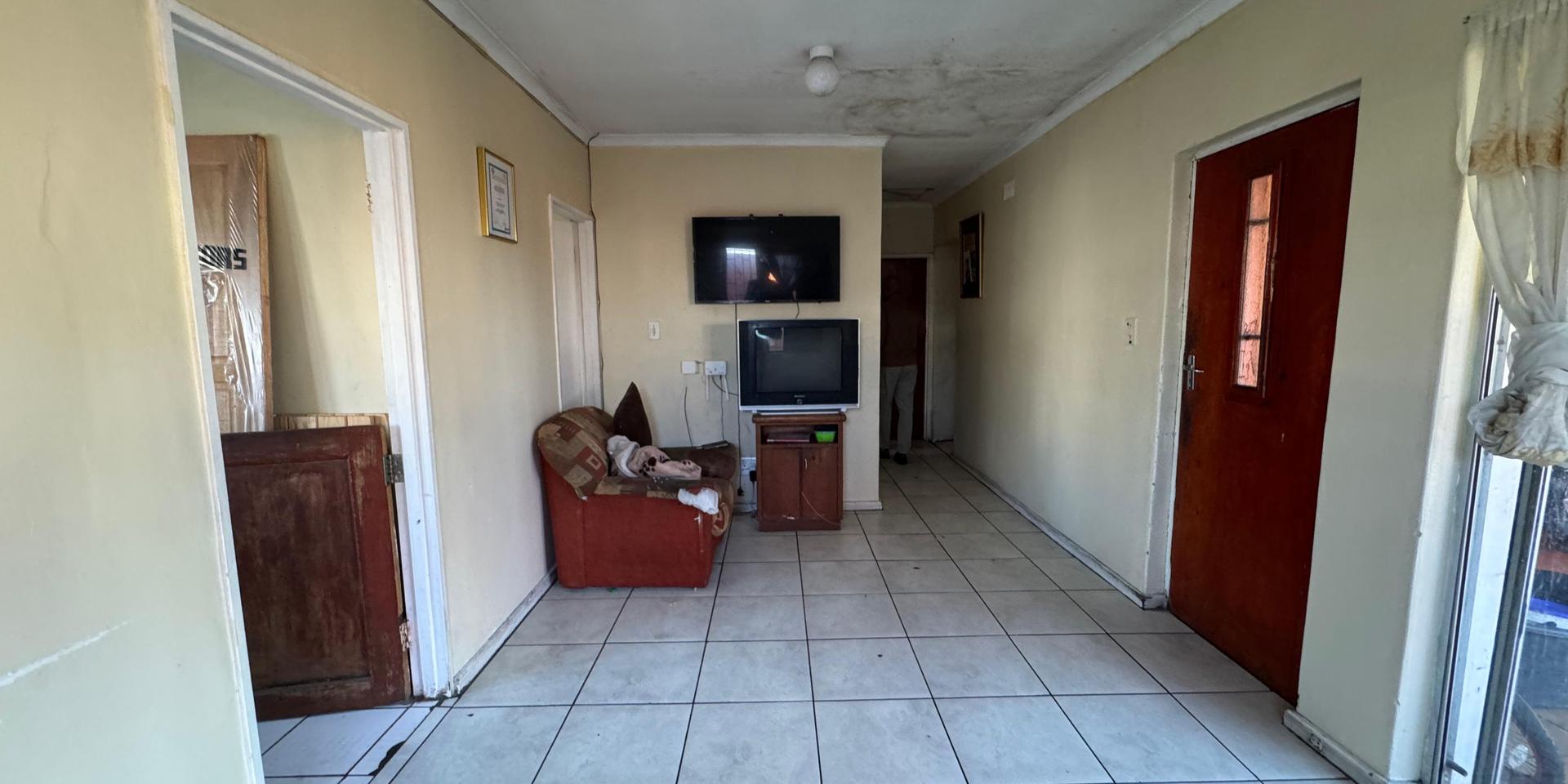 Image 3 of 6