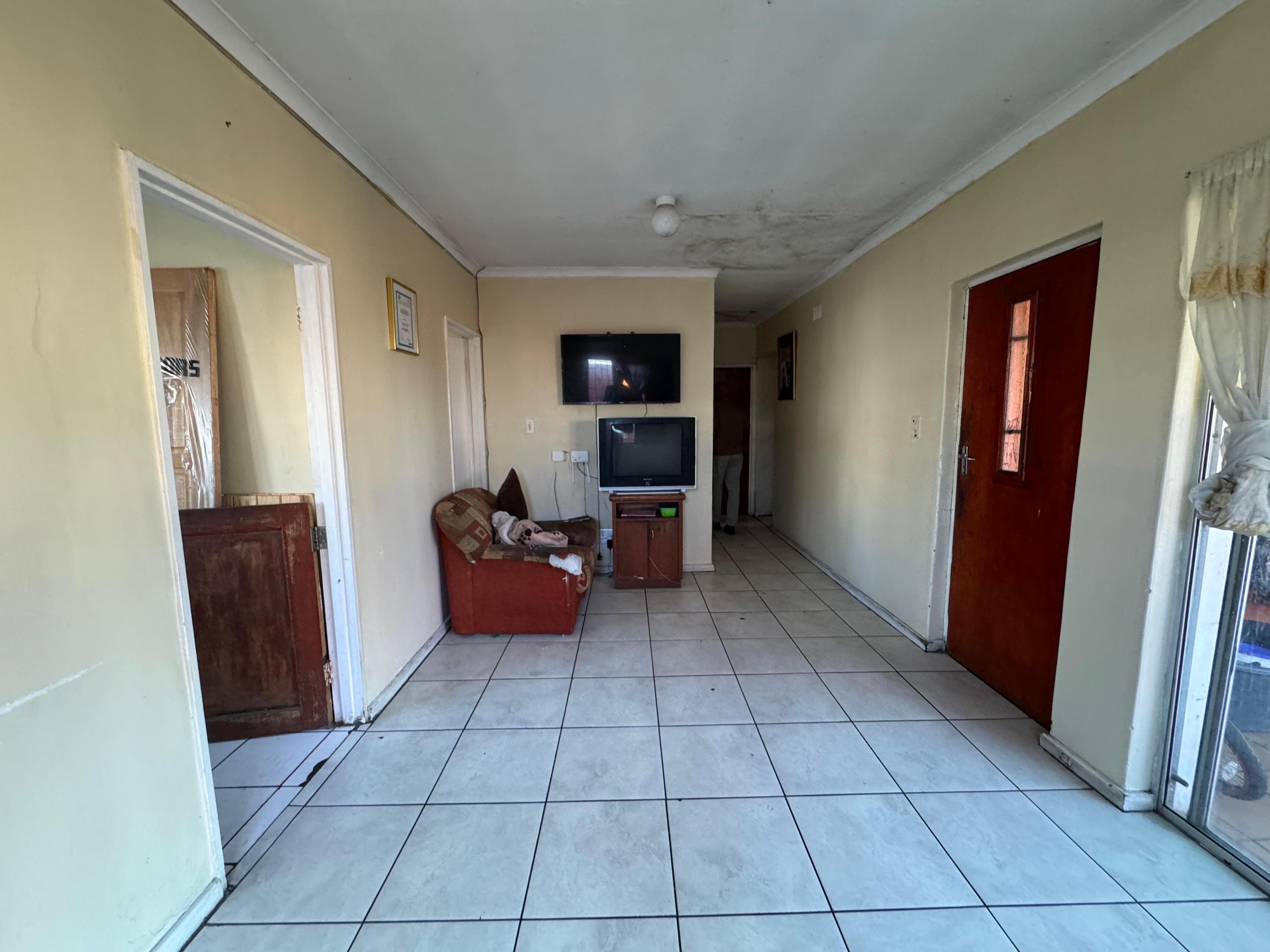 Image 3 of 6