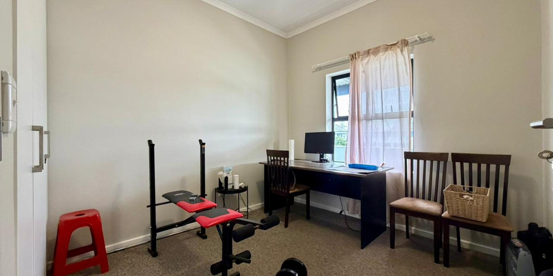 Image 4 of 6
