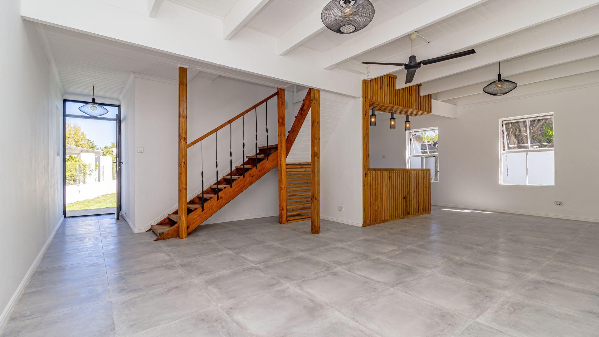 Image 4 of 6