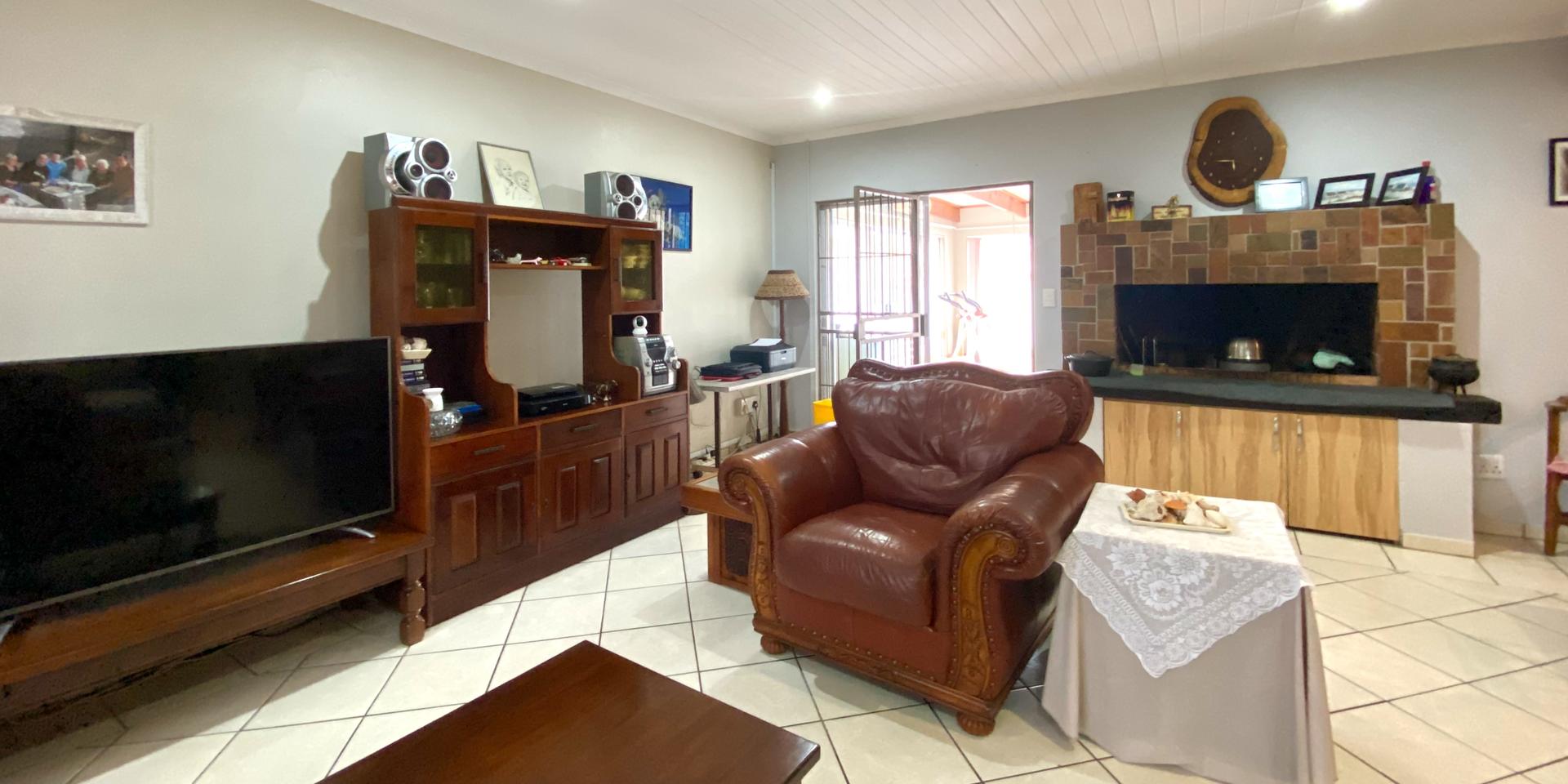 Image 4 of 6